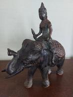 Olifant van gepatineerd brons met bodhisattva, Antiek en Kunst, Antiek | Koper en Brons, Ophalen of Verzenden