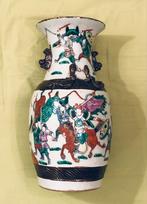 Antieke Chinese Nanking grote porseleinen vaas met krijgers, Ophalen of Verzenden