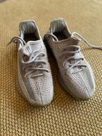 adidas YEEZY boost lichtgrijs (maat 37 1/3), Kinderen en Baby's, Adidas, Gebruikt, Sportschoenen, Ophalen of Verzenden