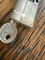 3 Sloten met 4 Sleutels - Cilindersloten, Ophalen of Verzenden, Gebruikt, Overige materialen, Slot