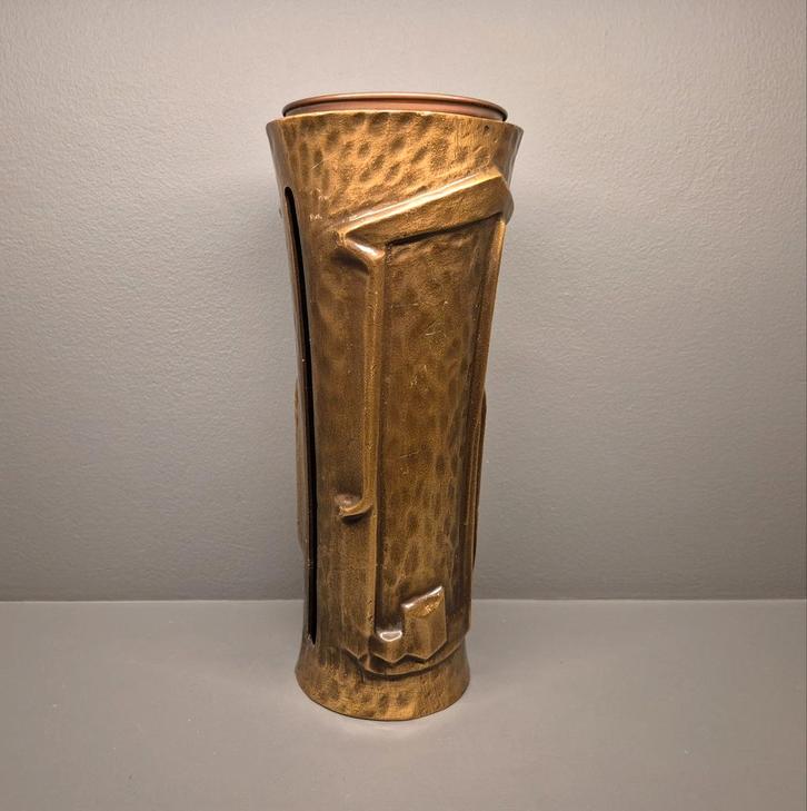 Bronzen Grafvaas met koperen houder, Huis en Inrichting, Woonaccessoires | Vazen, Overige kleuren, Minder dan 50 cm, Overige materialen