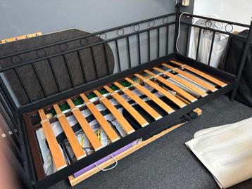 Metalen bedframe - Eenpersoons beschikbaar voor biedingen
