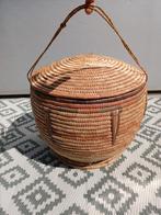 Handgeweven Afrikaanse veelkleurige mand, Huis en Inrichting, Woonaccessoires | Schalen en Manden, Ophalen of Verzenden, Rond