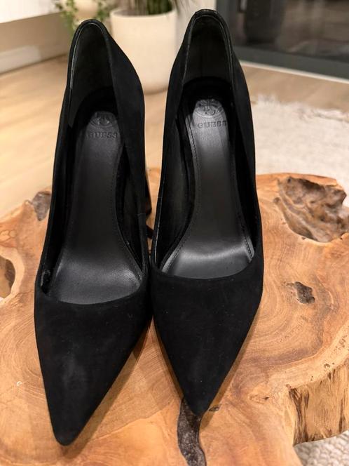 Zwarte Guess pumps – maat 38, Kleding | Dames, Schoenen, Ophalen of Verzenden