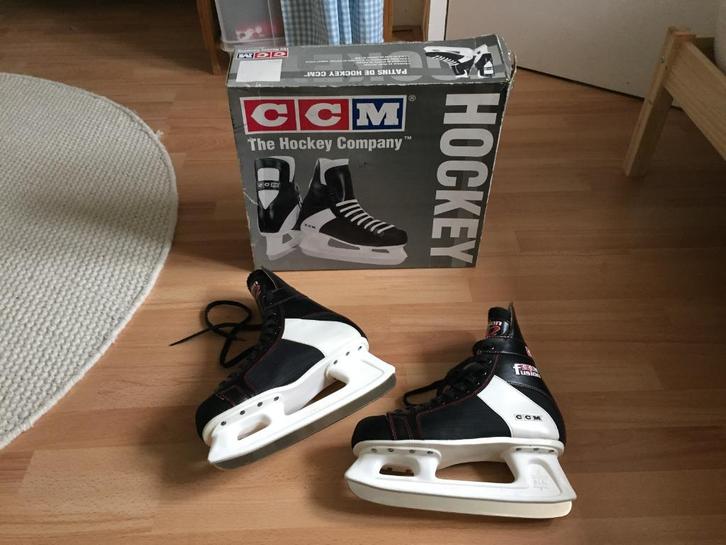 Als Nieuwe CCM M-FU32 ijshockey schaatsen maat 42 in doos, Sport en Fitness, IJshockey, Zo goed als nieuw, Schaatsen, Ophalen of Verzenden