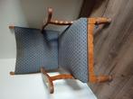 2 x vintage stoelen met een bewerkje in het hout, Ophalen of Verzenden