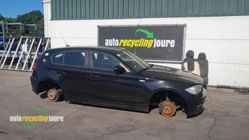 Buitenspiegel rechts van een BMW 1-Serie beschikbaar voor biedingen