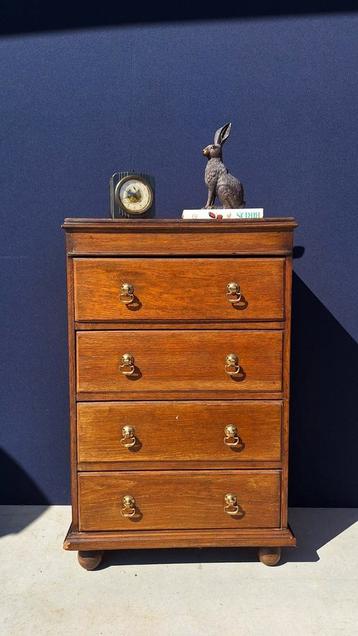 Antiek vintage ladekastje, Engelse ladekast kast met 4 lades beschikbaar voor biedingen