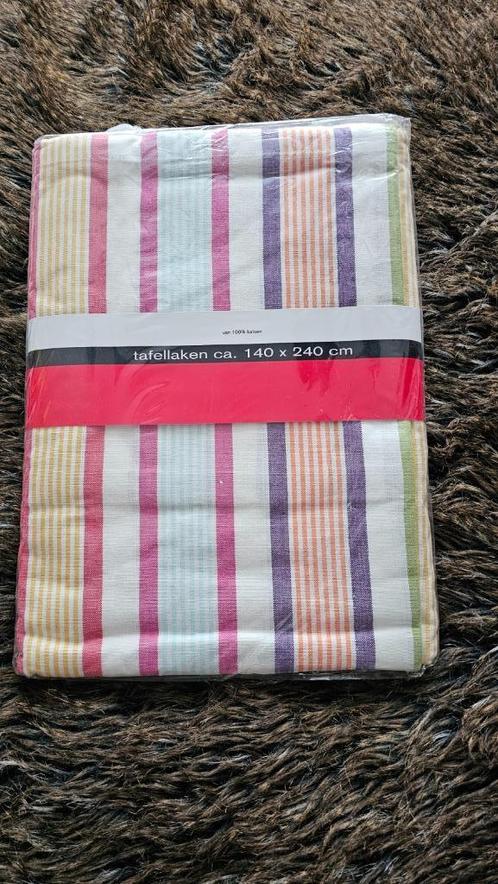 Mooi katoenen tafelkleed Splinternieuw🌺140x240 cm🎀, Huis en Inrichting, Tafelkleden, Nieuw, Rechthoek, Binnen, Buiten, Ophalen