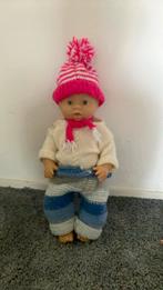 Pop met kleertjes inclusief muts, flesje en armband, Ophalen of Verzenden, Zo goed als nieuw, Babypop