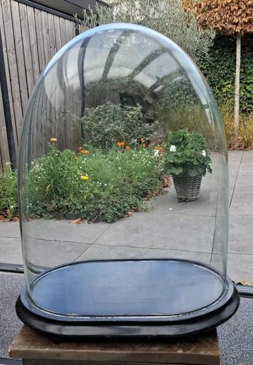 Antieke Ovale Stolp Met Origineel Onderbord beschikbaar voor biedingen