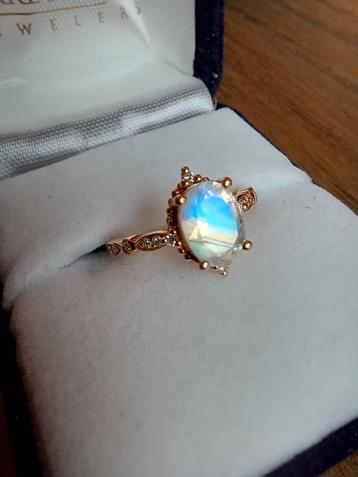  Regenboogmaansteen Ring  beschikbaar voor biedingen