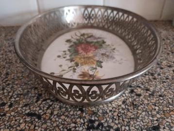 Schaal met nikkelen rand art deco beschikbaar voor biedingen