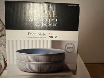 Royal Van Kempen & Begeer diepborden blauw beschikbaar voor biedingen