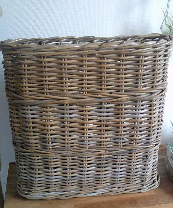 Riviera Maison Grote Smalle rotan vensterbank mand 54cm, Huis en Inrichting, Woonaccessoires | Schalen en Manden, Gebruikt, Mand