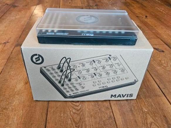 Moog Mavis Synthesizer, Muziek en Instrumenten, Synthesizers, Zo goed als nieuw, Overige aantallen, Overige merken, Met midi-aansluiting