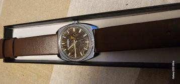 Opwindbare horloge beschikbaar voor biedingen
