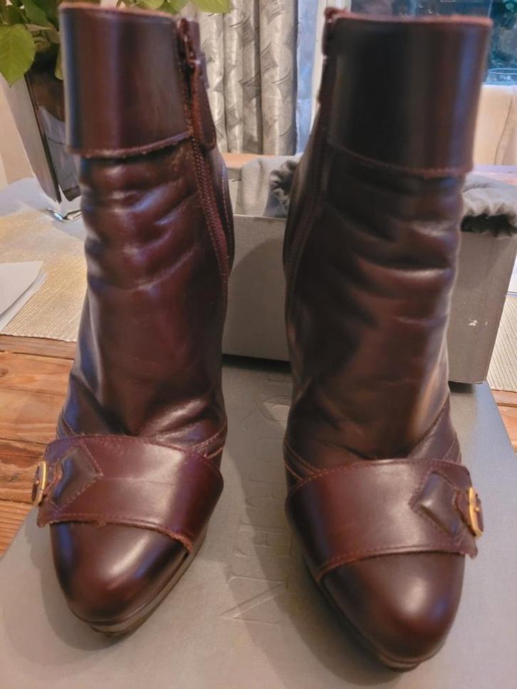 Alexander Mcqueen Original Enkellaarzen‼️, Kleding | Dames, Schoenen, Zo goed als nieuw, Sneakers of Gympen, Wit, Ophalen of Verzenden