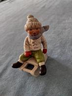 Goebel Hummel-beeld van jongen op een slee, Ophalen of Verzenden, Zo goed als nieuw, Hummel