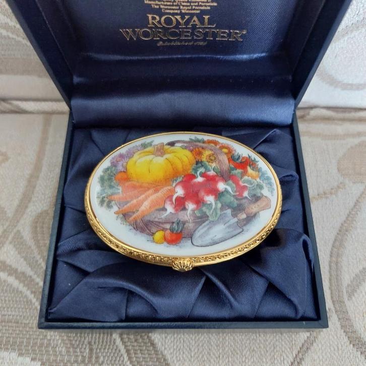 ROYAL WORCESTER Pillendoosje "plants & garden", Verzamelen, Overige Verzamelen, Nieuw, Ophalen of Verzenden