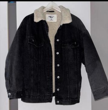 Winterjas kleur zwart beschikbaar voor biedingen
