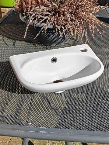 Sphinx fonteintje (37 x 24,5 cm) met grohe kraan beschikbaar voor biedingen