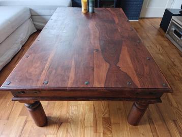 Houten salontafel  beschikbaar voor biedingen