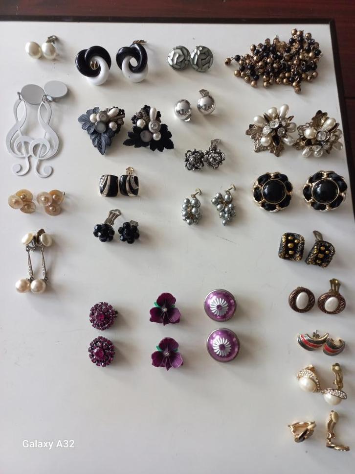 Oorclips - 22 paar wit paars zwart zilver en goudkleurig, Sieraden, Tassen en Uiterlijk, Oorbellen, Zo goed als nieuw, Overige materialen