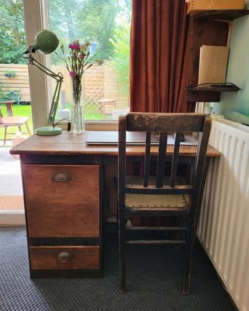 Vintage Bureau met Stoel beschikbaar voor biedingen