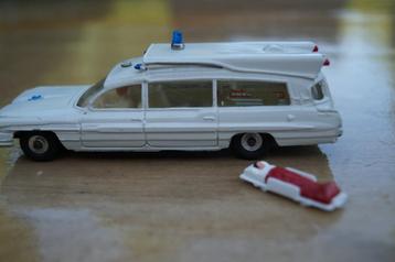 Dinky toy Ambulance Superior Criterion 263  1962-1969 beschikbaar voor biedingen
