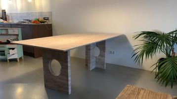SPOTPRIJS - BUITENKANS - Prachtige travertin eettafel beschikbaar voor biedingen