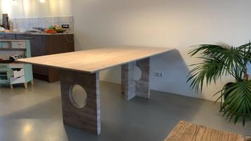 Prachtige travertin eettafel