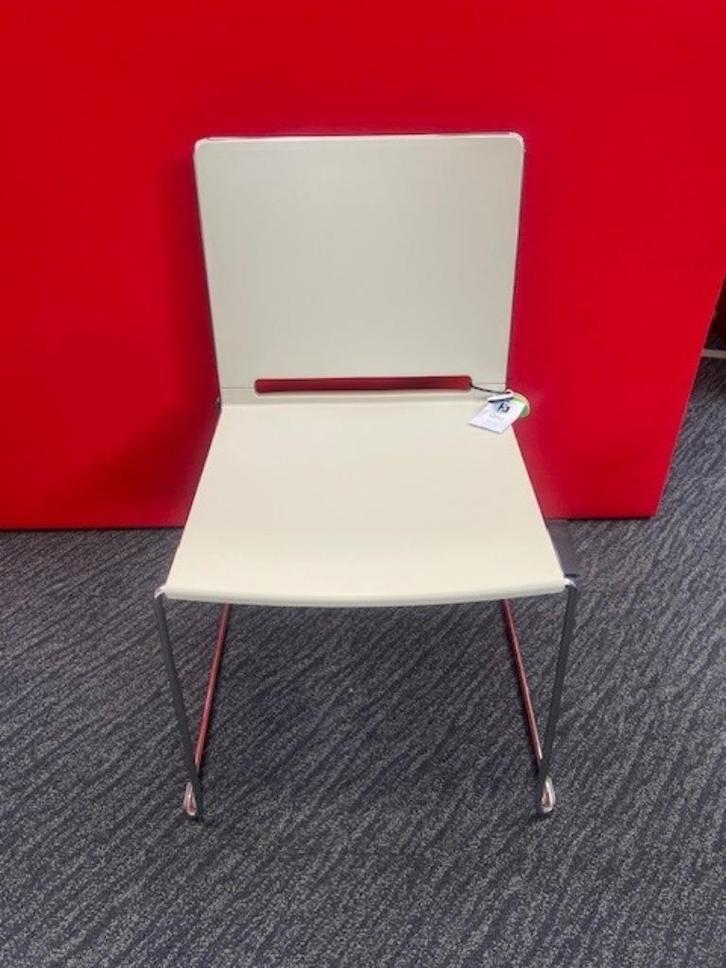 Qliq stoel 1x & barkruk 1x (showroom modellen), Huis en Inrichting, Stoelen, Zo goed als nieuw, Eén, Kunststof, Overige kleuren