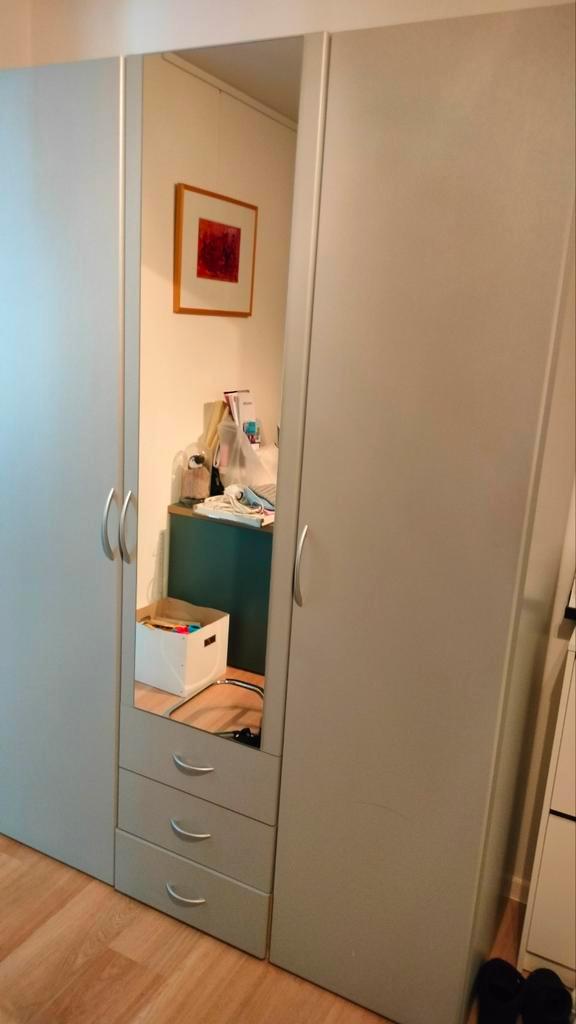 Kledingkast lichtgrijs, 3 deurs (gratis), Huis en Inrichting, Kasten | Kledingkasten, Gebruikt, 200 cm of meer, 100 tot 150 cm