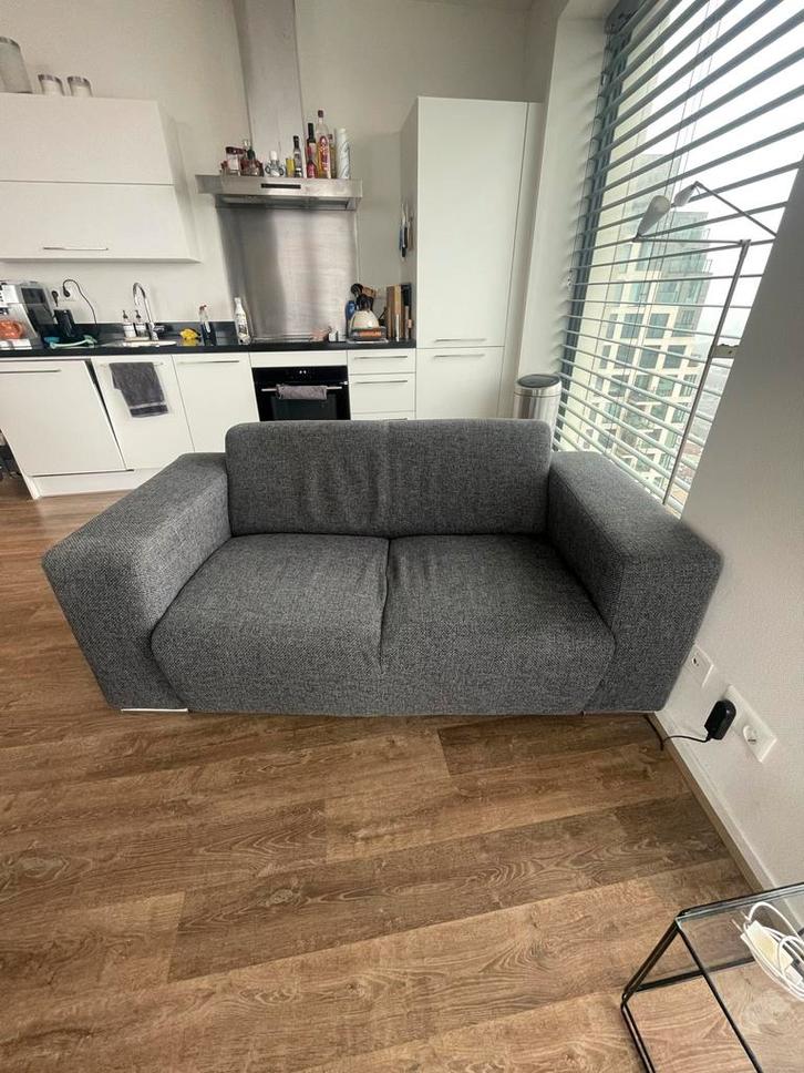 Grijze montel bank, Huis en Inrichting, Banken | Bankstellen, Zo goed als nieuw, Ophalen