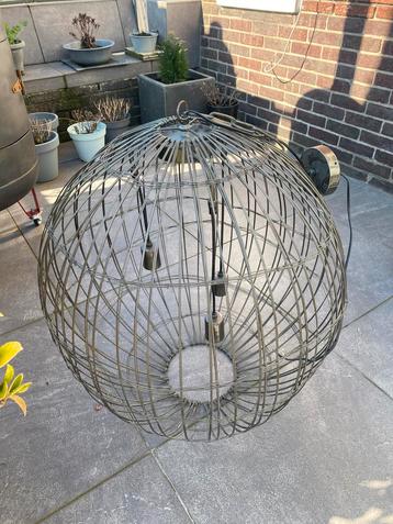 Grote industriële hanglamp beschikbaar voor biedingen