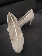 Nieuwe zilverkleurige nette schoenen  evt.+ tas, Ophalen of Verzenden, Nieuw, Grijs, Pumps