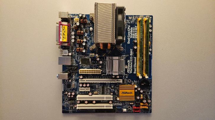 Asrock Wolfdale1333-D667 + Intel Celeron 346 + 1GB, Computers en Software, Moederborden, Gebruikt, Intel, DDR2, Verzenden