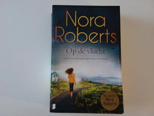 Nora Roberts - Op de vlucht, Boeken, Romans, Zo goed als nieuw, Ophalen of Verzenden