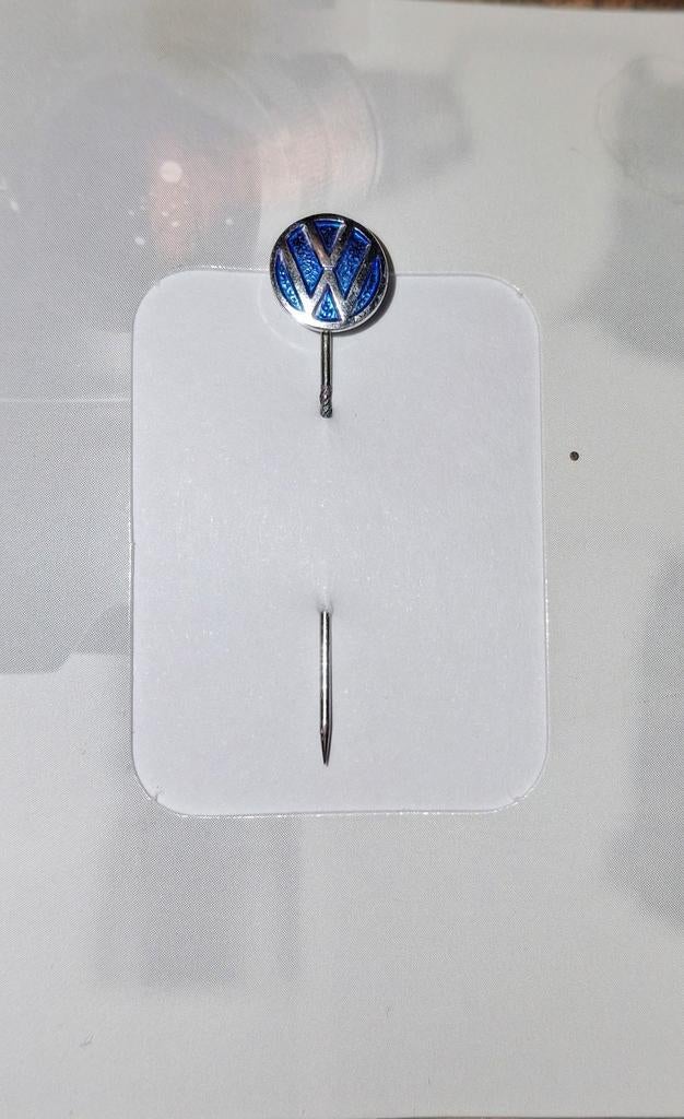 Vintage Volkswagen Pin Badge, Auto diversen, Autostickers, Verzenden