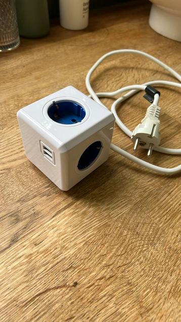 Powercube met usb bureau stopcontact  beschikbaar voor biedingen