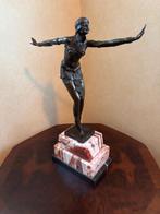 Art-Deco bronzen beeld op marmeren sokkel., Ophalen