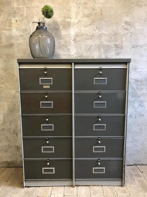 Vintage industrieel metalen dressoir met 10 vakken Frankrijk, Huis en Inrichting, Kasten | Dressoirs, Gebruikt, 50 tot 100 cm