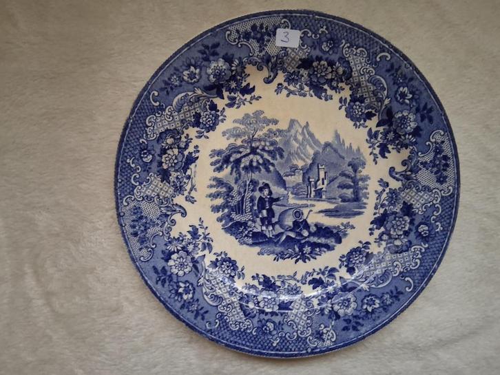 Een Antiek aardewerk bord met het decor "Montagne" er op.(3), Antiek en Kunst, Antiek | Keramiek en Aardewerk, Ophalen