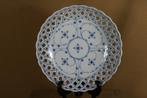 Schaal met opengewerkte rand Schumann Blau Saks, Antiek en Kunst, Ophalen of Verzenden