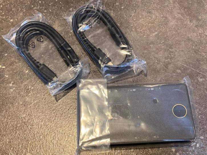 Startech kvm switch., Computers en Software, Dockingstations, Nieuw, Docking station, Ophalen