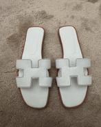 Hermes slippers wit maat 39 valt als 38, Kleding | Dames, Schoenen, Slippers, Wit, Nieuw, Ophalen of Verzenden