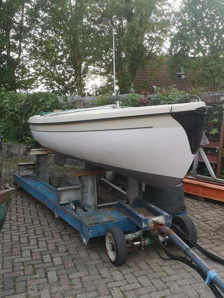 Zeilboot UFO / grachtenboot / leuke polyesteren boot, Watersport en Boten, Open zeilboten, Zo goed als nieuw, Overige typen, 6 meter of meer