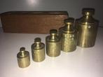 Messing gewichten in houten blok, Antiek en Kunst, Antiek | Gereedschap en Instrumenten, Ophalen of Verzenden
