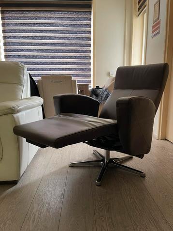 Z.G.A.N. Relaxfeuteuil handmatige kantelmechan. BRUIN LEDER beschikbaar voor biedingen